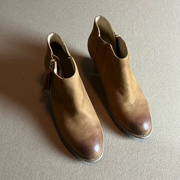 VIONIC Sterling Saddle/Carmel Brown Booties Leather/ Suede Ankle Boots Size 7.5 - Picture 2 of 9